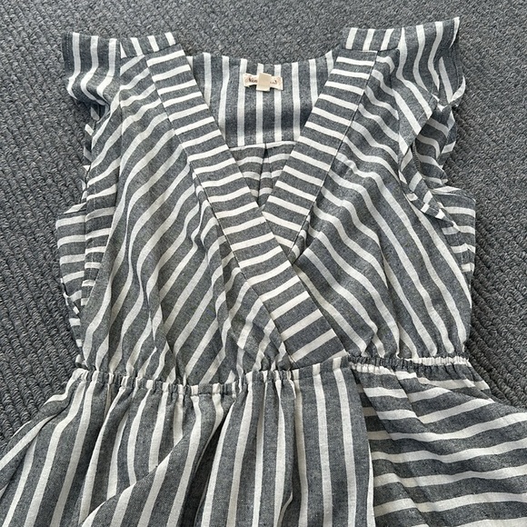 Hem & Thread V Neck Striped Flutter Cap Sleeve Dress, gray and off white, Size S - Picture 6 of 6